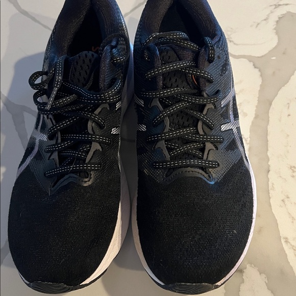 ASICS Women’s Black and White Athletic Shoes. Size 10 - Picture 2 of 6